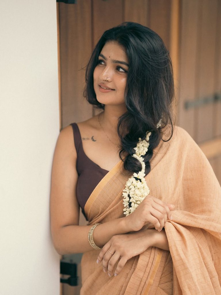 Relaxed traditional look showcases Anagha Ajith's approachable personality