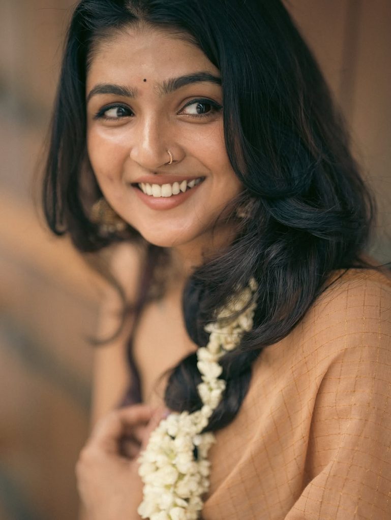 Casual saree styling creates relaxed elegance for Anagha Ajith's photoshoot