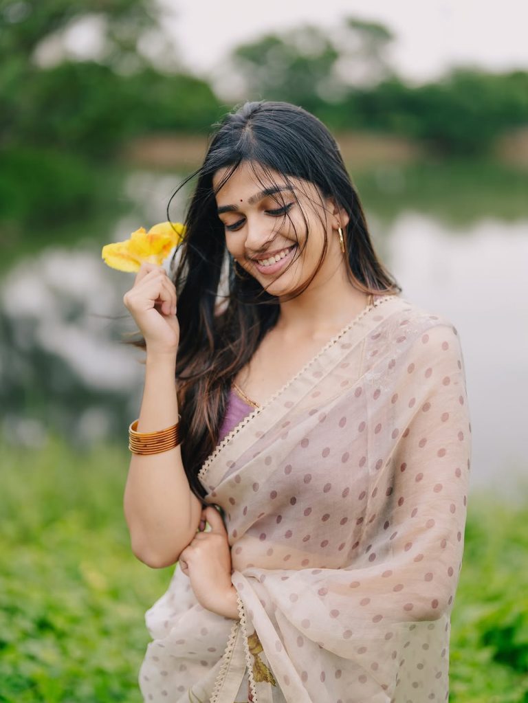 Innovative transparent saree fabric creates unique texture for Ananthika Sanil Kumar