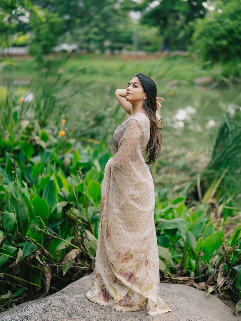 Innovative transparent saree fabric creates unique texture for Ananthika Sanil Kumar