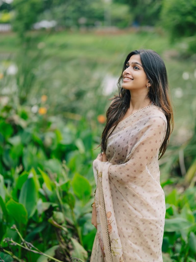 Ananthika Sanil Kumar embodies elegance in delicate transparent saree styling