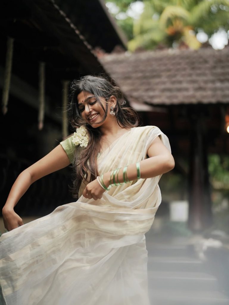 Festival white saree styling captures Ananthika Sanilkumar's cultural celebration spirit