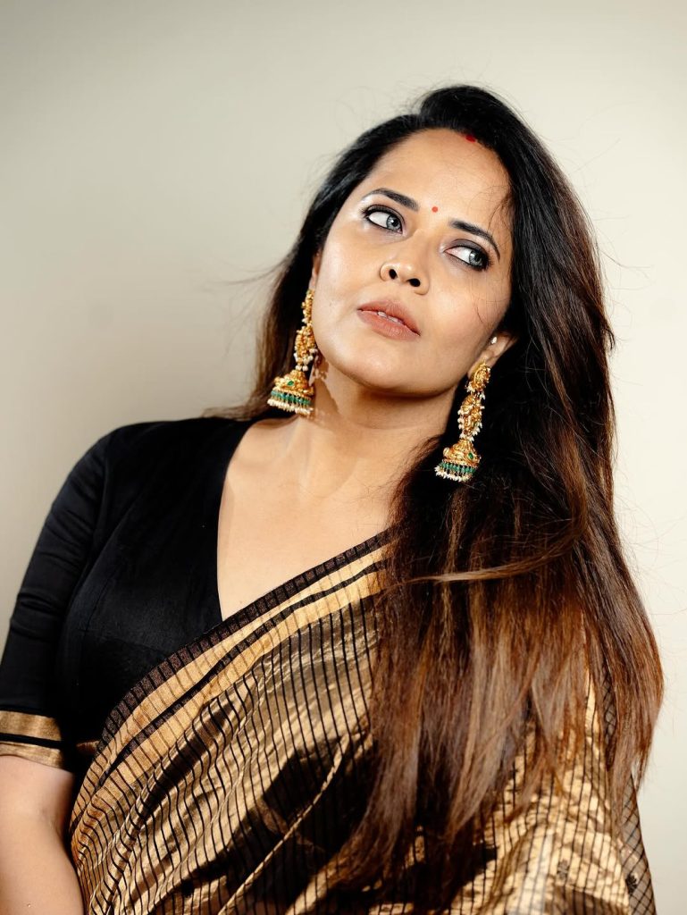 Contemporary saree styling showcases Anasuya's fashion innovation in cultural clothing