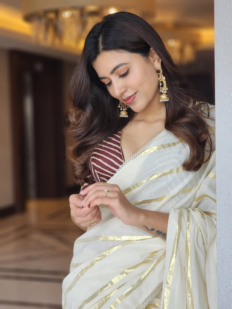 Pretty saree styling showcases Tamil actress Anju Kurian's traditional charm