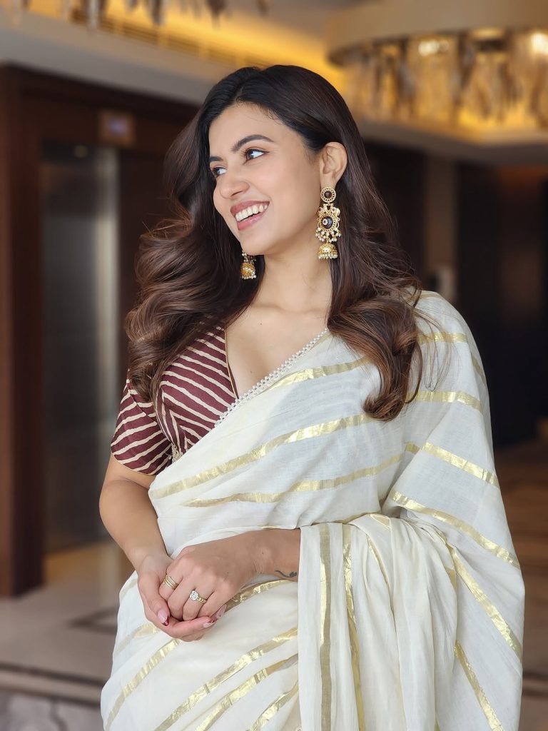 Anju Kurian embodies cultural elegance in beautiful saree ensemble