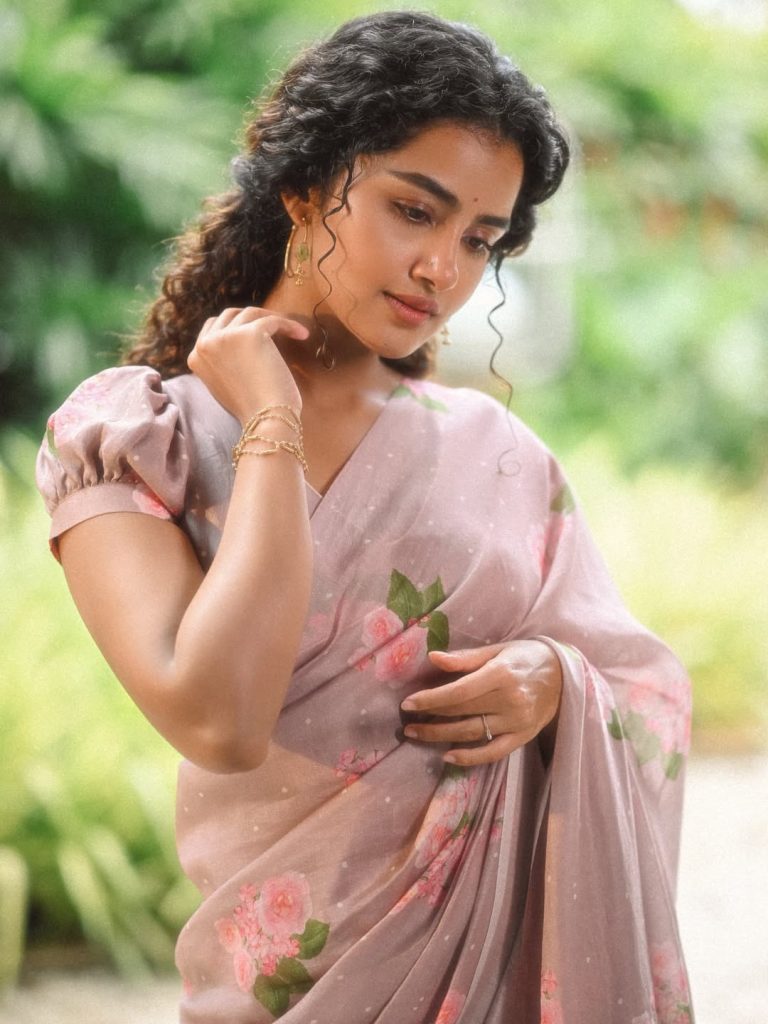 Sweet traditional styling captures Anupama Parameswaran's endearing personality