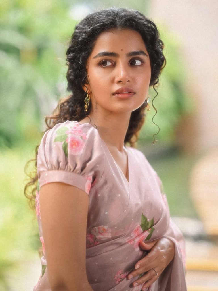 Adorable saree presentation reflects Anupama Parameswaran's charming innocence
