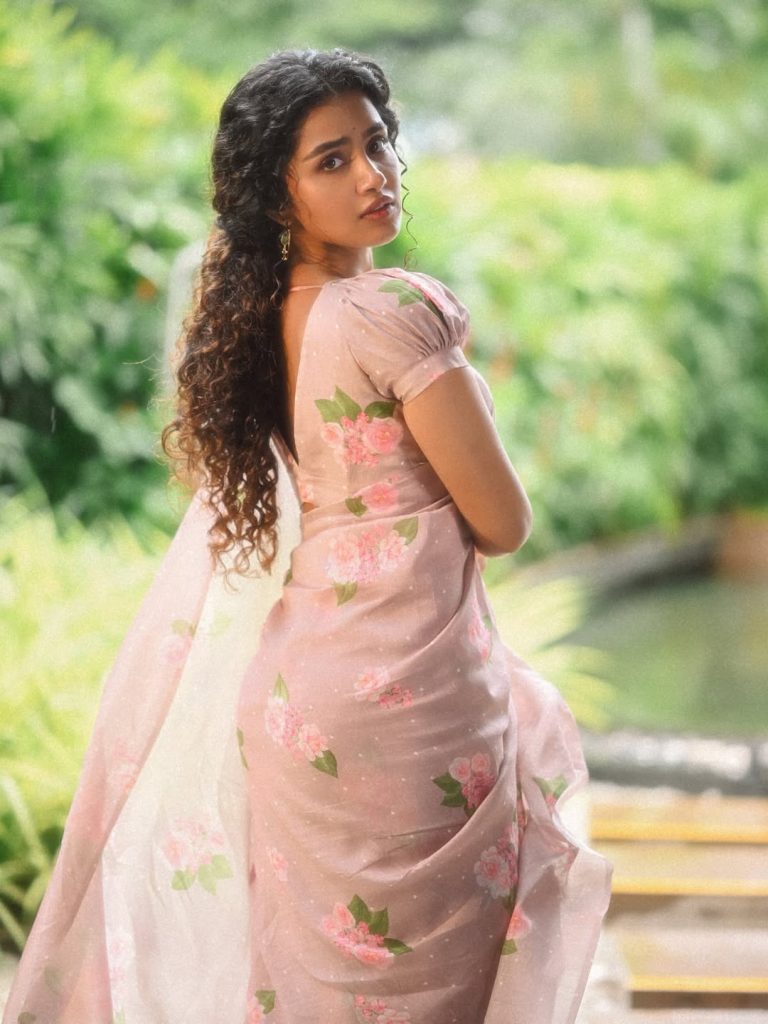 Cute cultural fashion showcases Anupama Parameswaran's traditional wear's youthful appeal