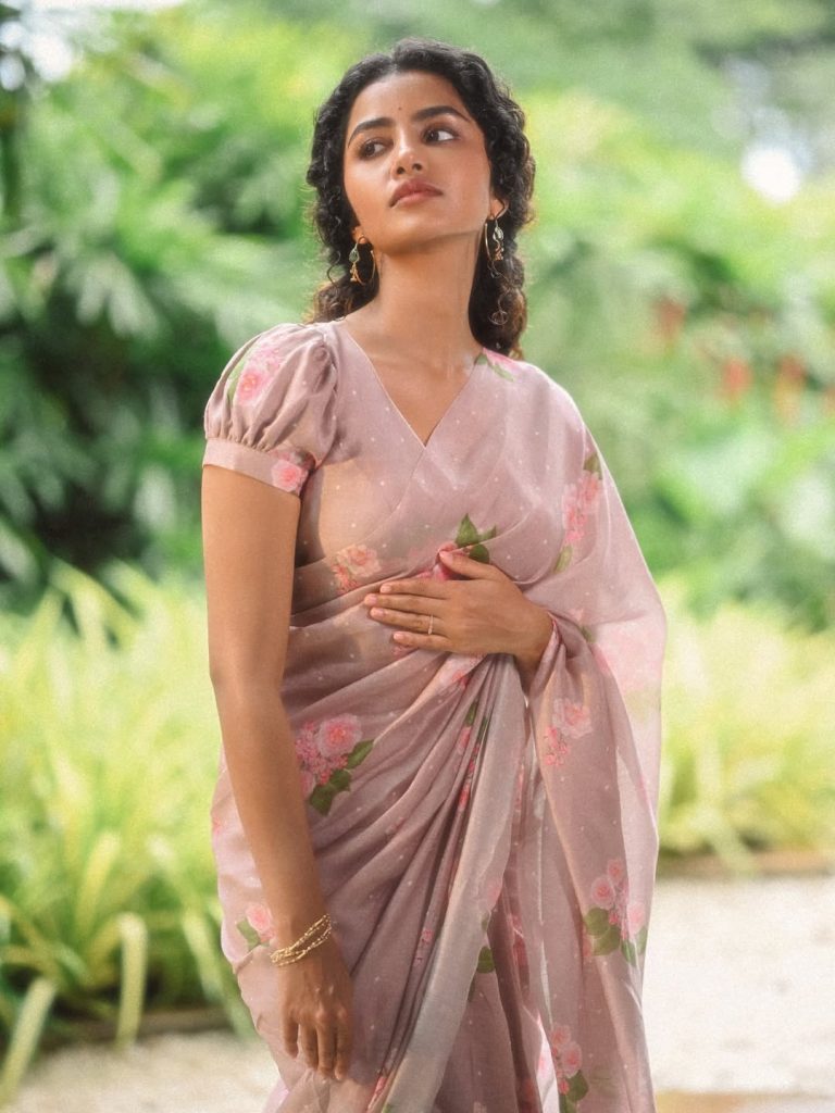 Cute cultural fashion showcases Anupama Parameswaran's traditional wear's youthful appeal