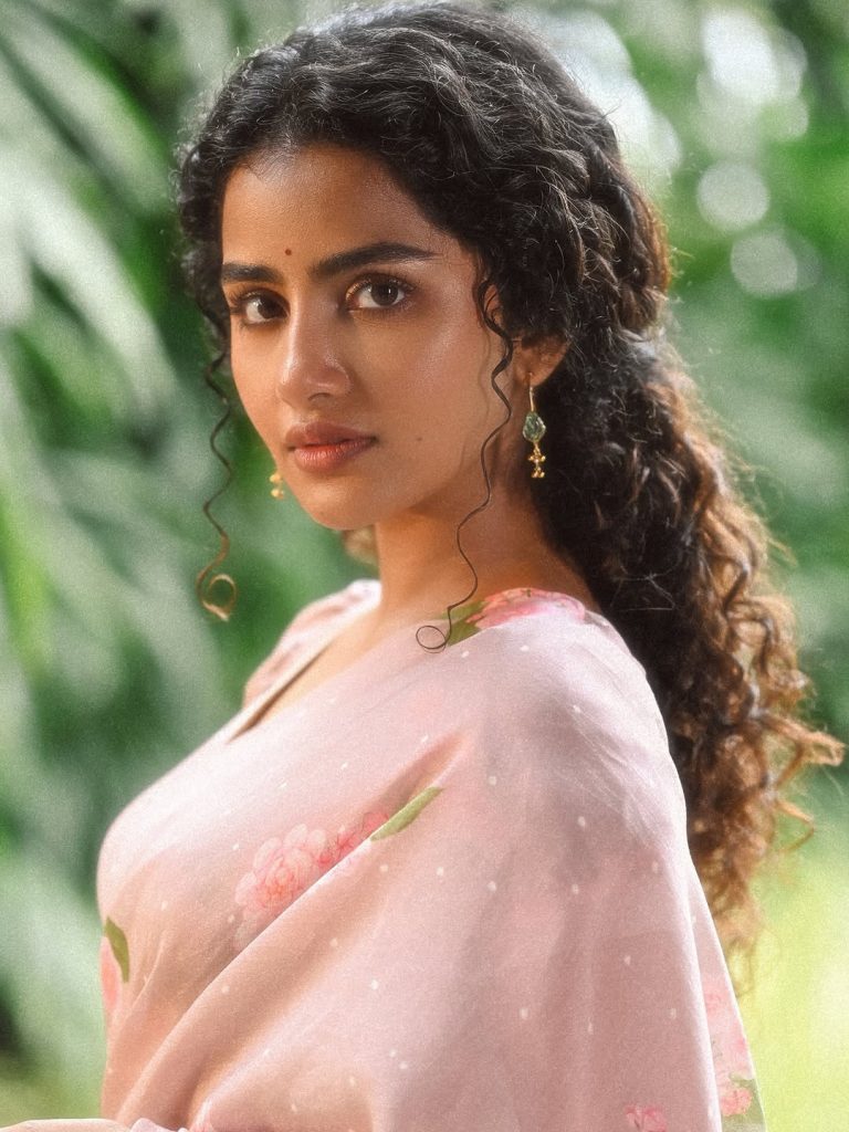 Cute cultural fashion showcases Anupama Parameswaran's traditional wear's youthful appeal