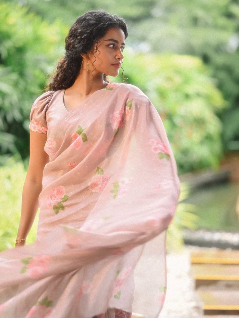 Charming saree styling demonstrates Anupama Parameswaran's respectful cultural appreciation