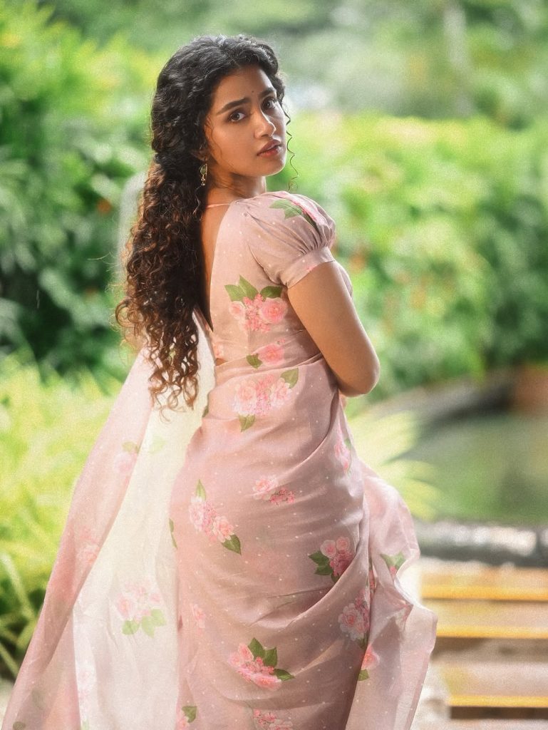 Charming saree styling demonstrates Anupama Parameswaran's respectful cultural appreciation