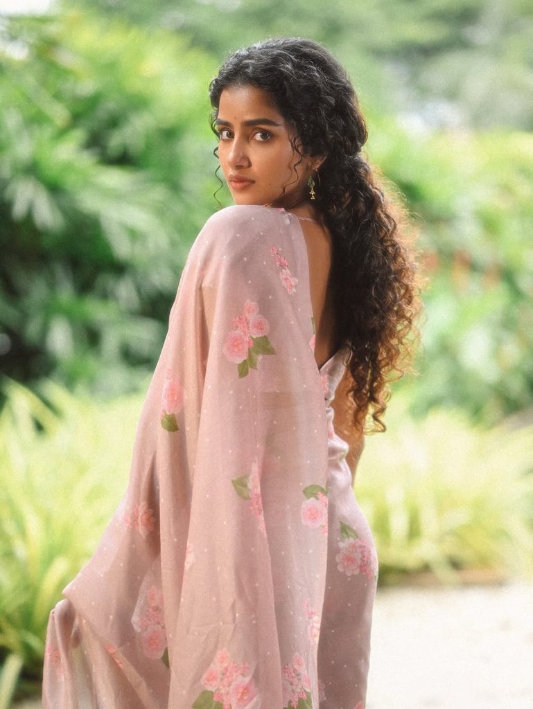 Charming saree styling demonstrates Anupama Parameswaran's respectful cultural appreciation