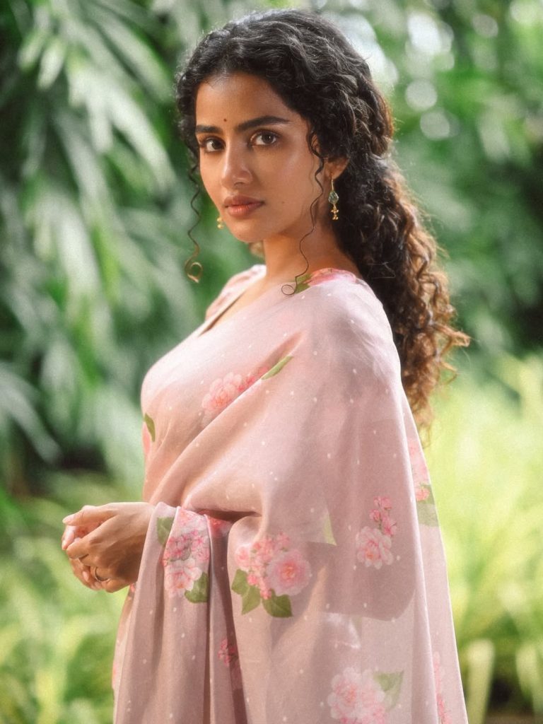 Sweet traditional styling captures Anupama Parameswaran's endearing personality