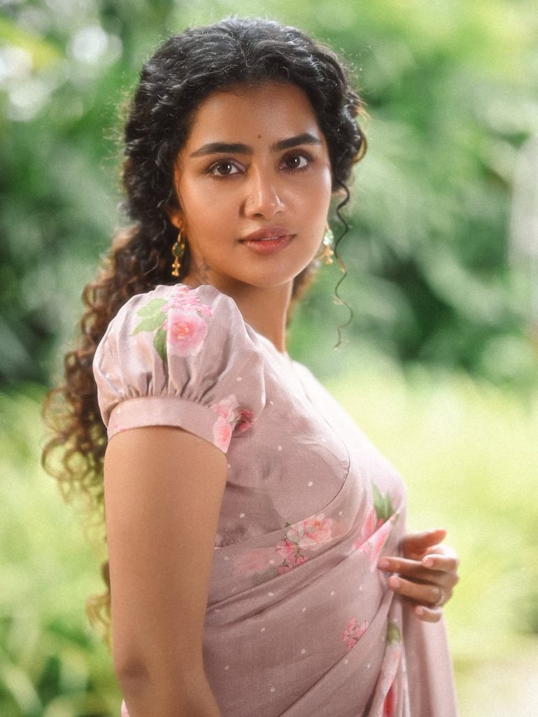 Sweet traditional styling captures Anupama Parameswaran's endearing personality