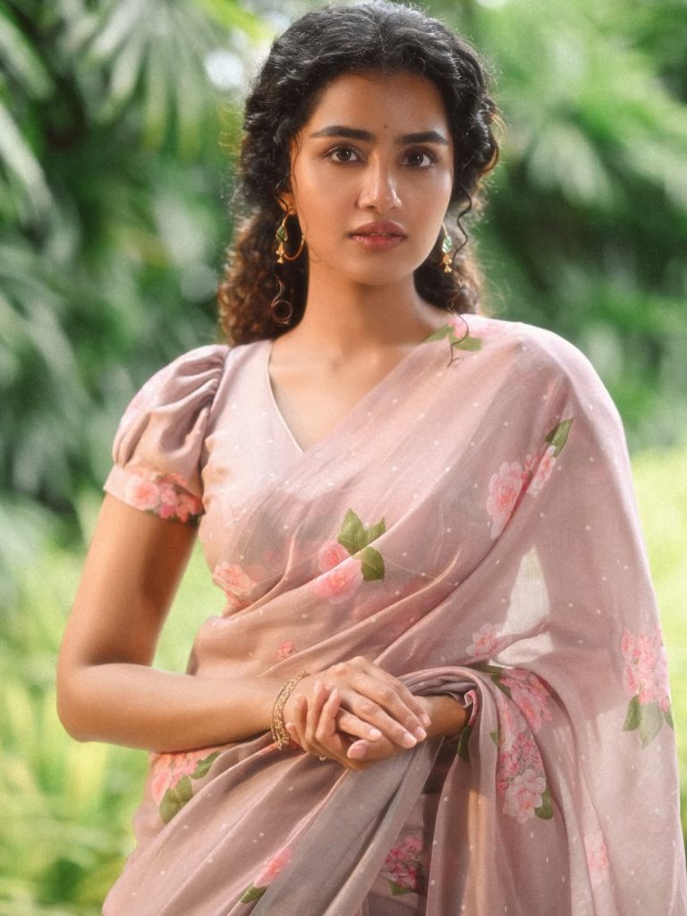 Adorable saree presentation reflects Anupama Parameswaran's charming innocence
