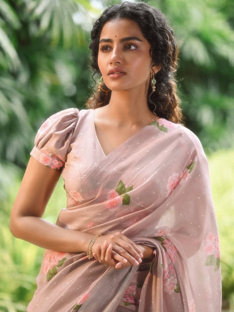 Adorable saree presentation reflects Anupama Parameswaran's charming innocence