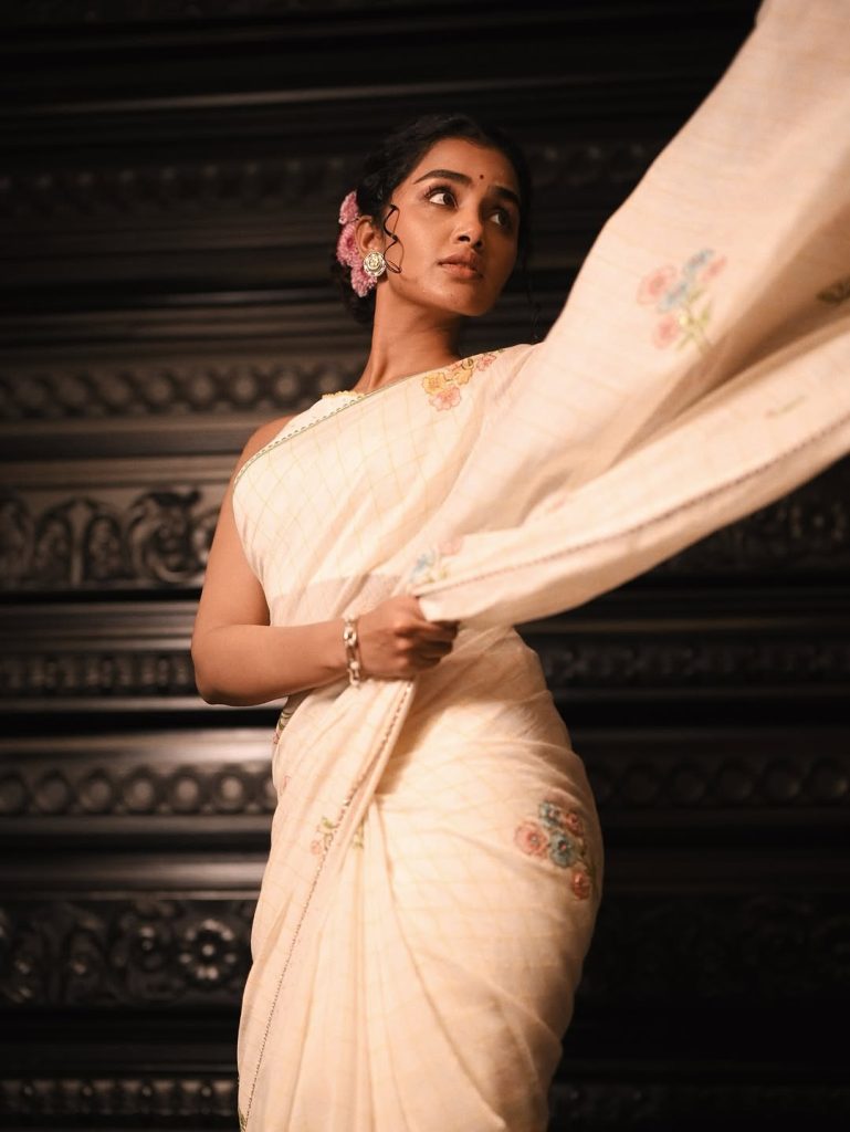Gorgeous white draping complements Anupama Parameswaran's youthful radiance