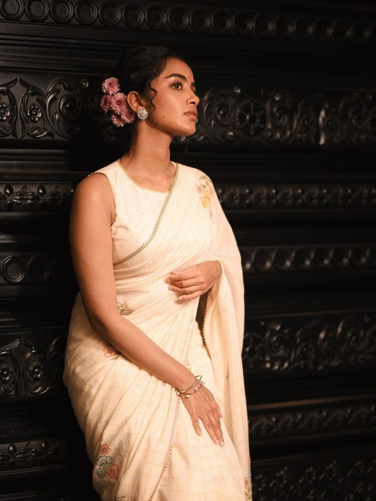 Ethereal beauty enhanced by Anupama Parameswaran's pure white saree's pristine elegance
