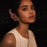 Ethereal beauty enhanced by Anupama Parameswaran's pure white saree's pristine elegance