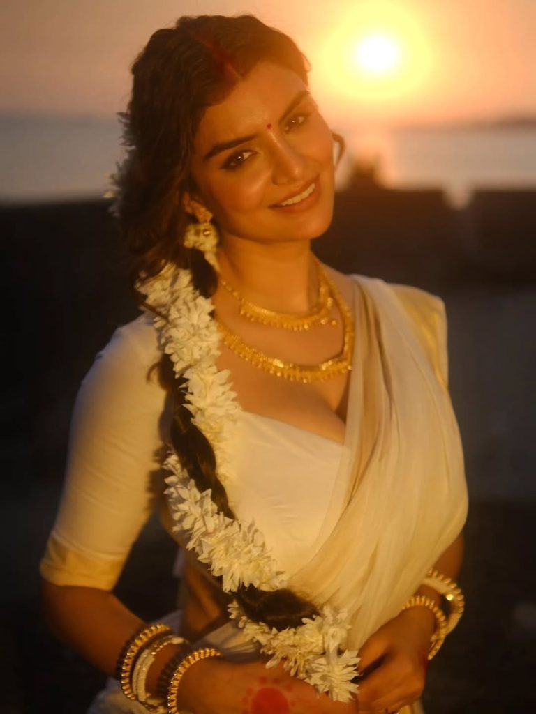 Traditional white saree styling showcases Anveshi Jain's cultural appreciation