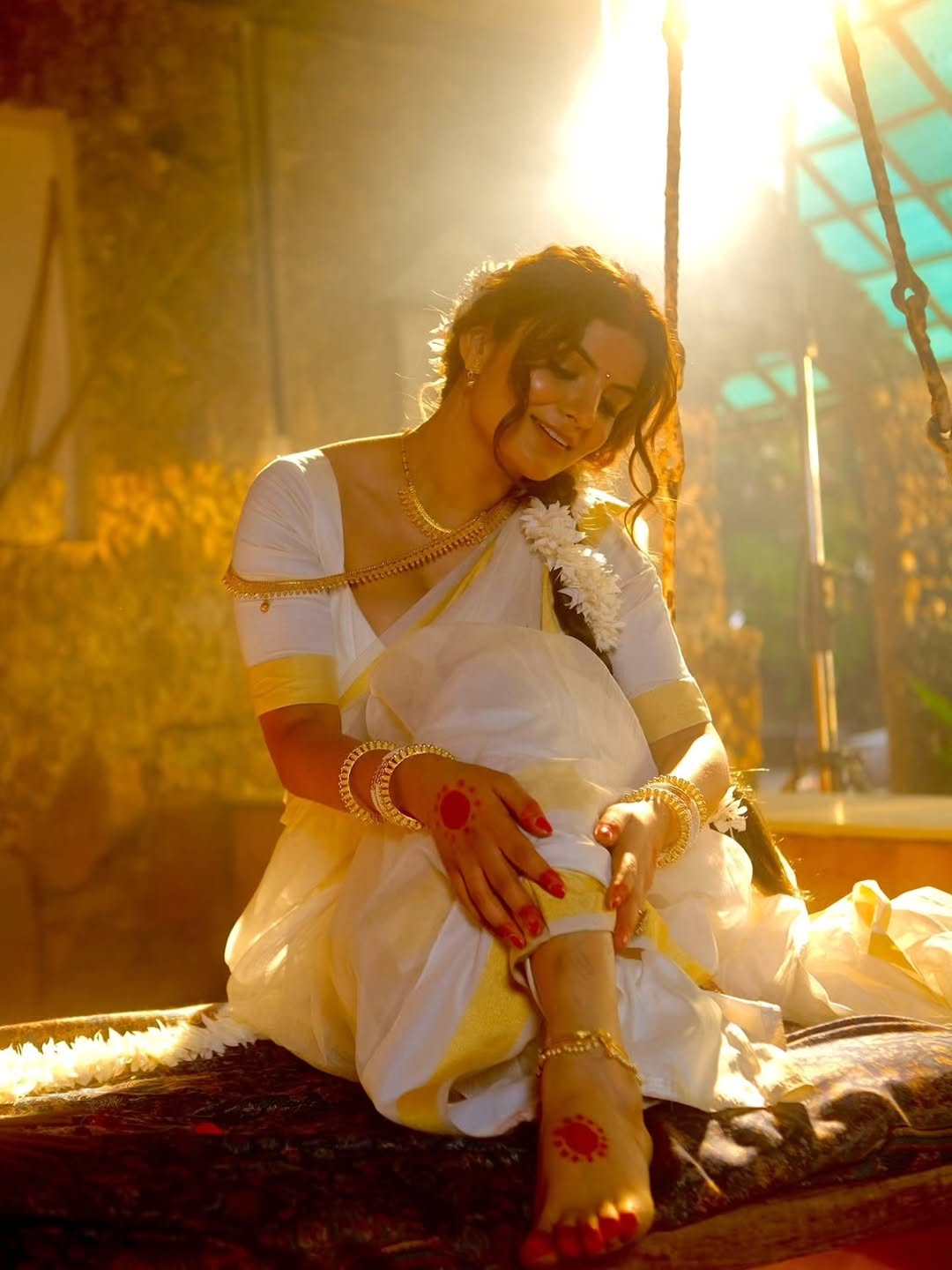 Traditional white saree styling showcases Anveshi Jain's cultural appreciation