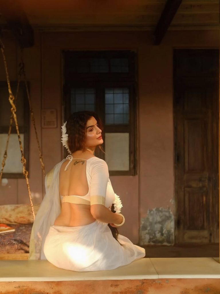 Anveshi Jain embodies elegance in pristine white traditional ensemble