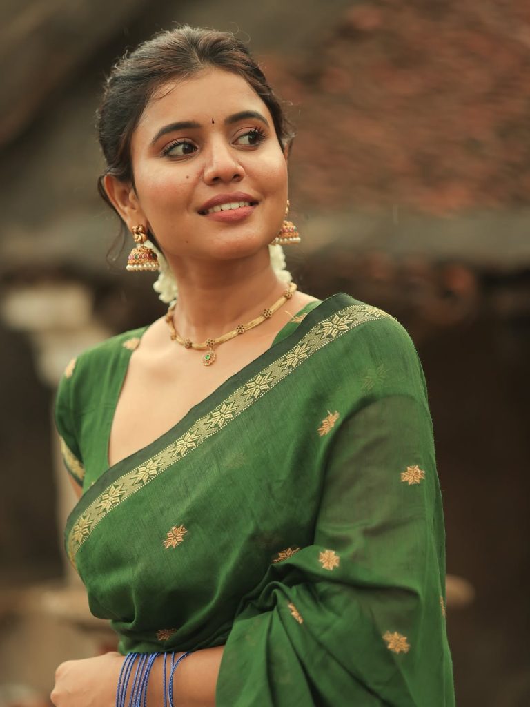 Earth-toned green fabric complements Arul Jyothi's natural photography lighting