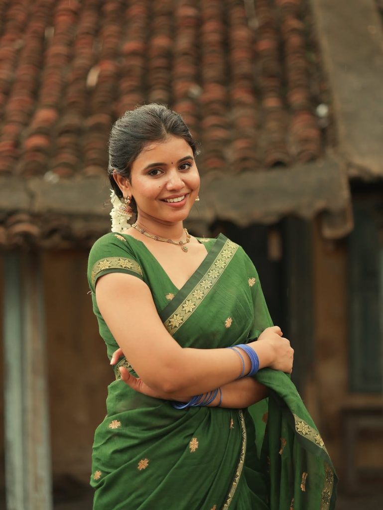 Organic beauty approach emphasizes Arul Jyothi's authentic traditional styling