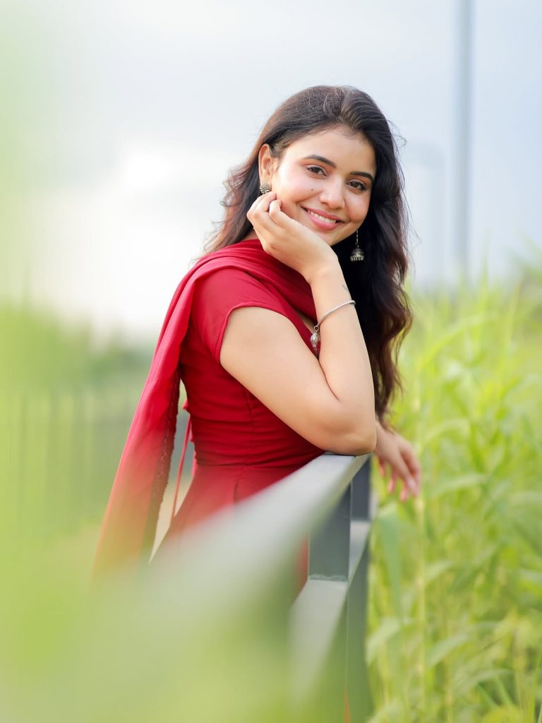 Traditional red chudidhar highlights Arul Jyothi's South Indian cultural fashion heritage
