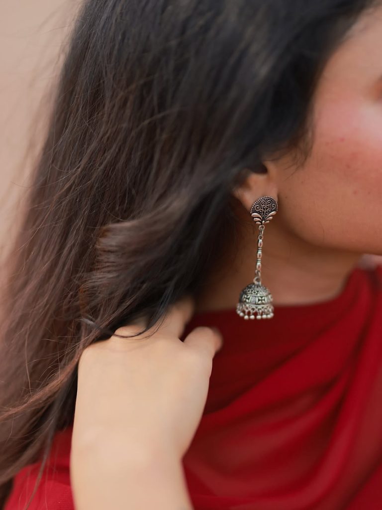 Traditional red chudidhar highlights Arul Jyothi's South Indian cultural fashion heritage