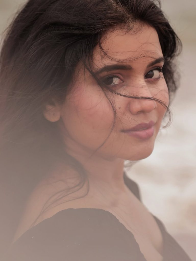 Beach photography captures Arul Jyothi's sophisticated coastal fashion sense