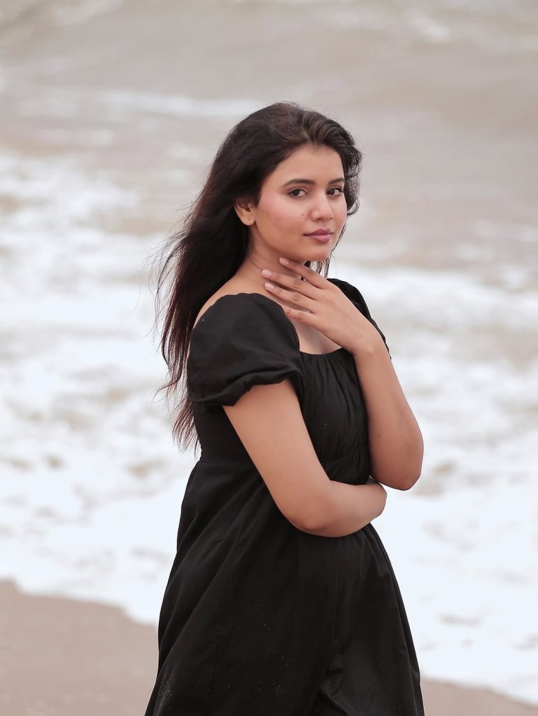 Beach photography captures Arul Jyothi's sophisticated coastal fashion sense