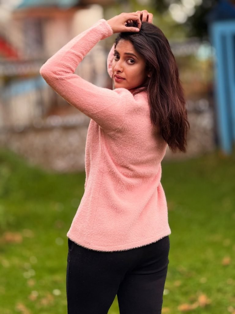 Garden greenery provides organic backdrop for Aysha's natural beauty