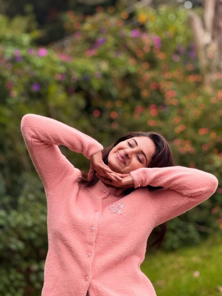 Natural sunlight filters through leaves creating gorgeous portrait lighting for Aysha