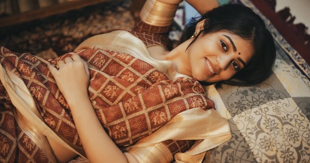 Stunning saree styling creates traditional elegance for Bandhavi Sridhar