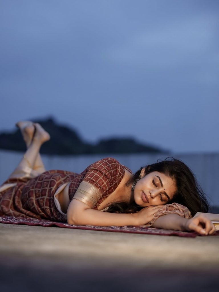 Bandhavi Sridhar embodies grace in beautiful traditional saree ensemble