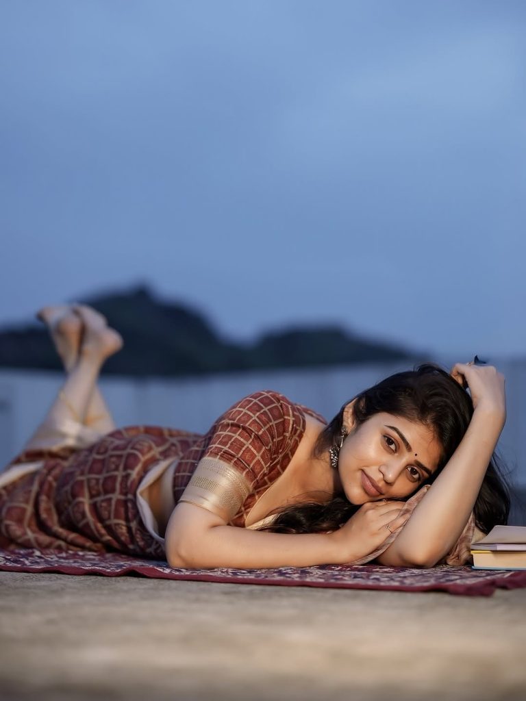 Graceful styling highlights Bandhavi Sridhar's natural poise and beauty