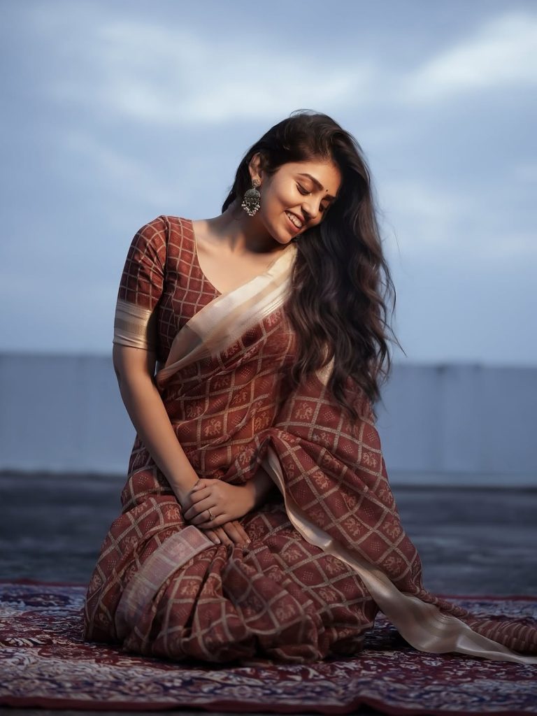 Graceful styling highlights Bandhavi Sridhar's natural poise and beauty