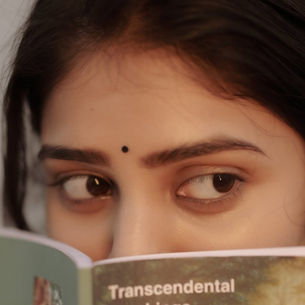 Graceful styling highlights Bandhavi Sridhar's natural poise and beauty