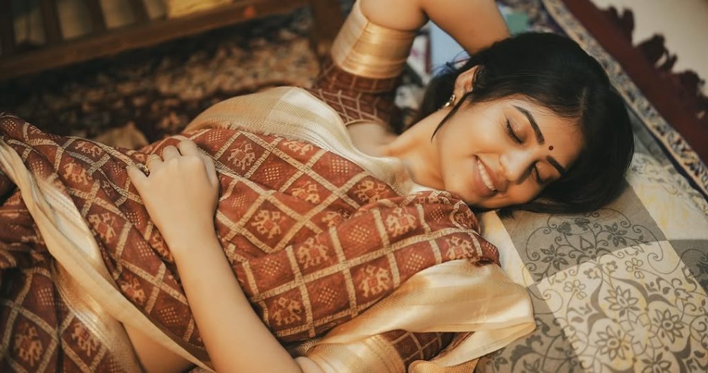 Stunning saree styling creates traditional elegance for Bandhavi Sridhar