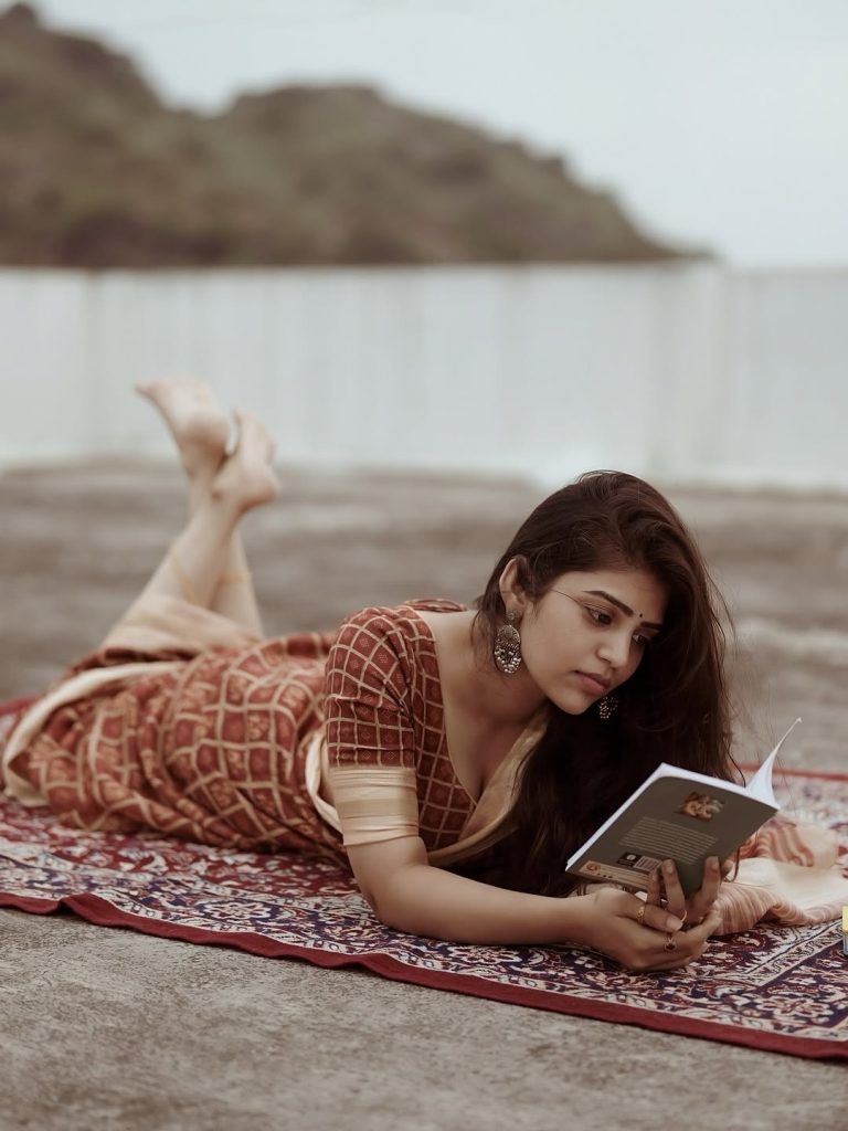 Bandhavi Sridhar embodies grace in beautiful traditional saree ensemble
