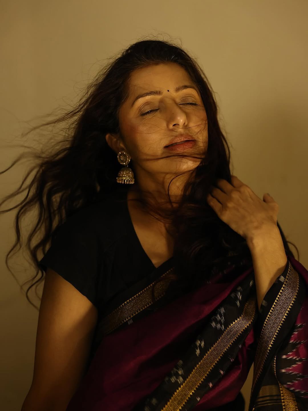 Bhumika Chawla’s Royal Maroon Saree Look Will Leave You Mesmerized (13)