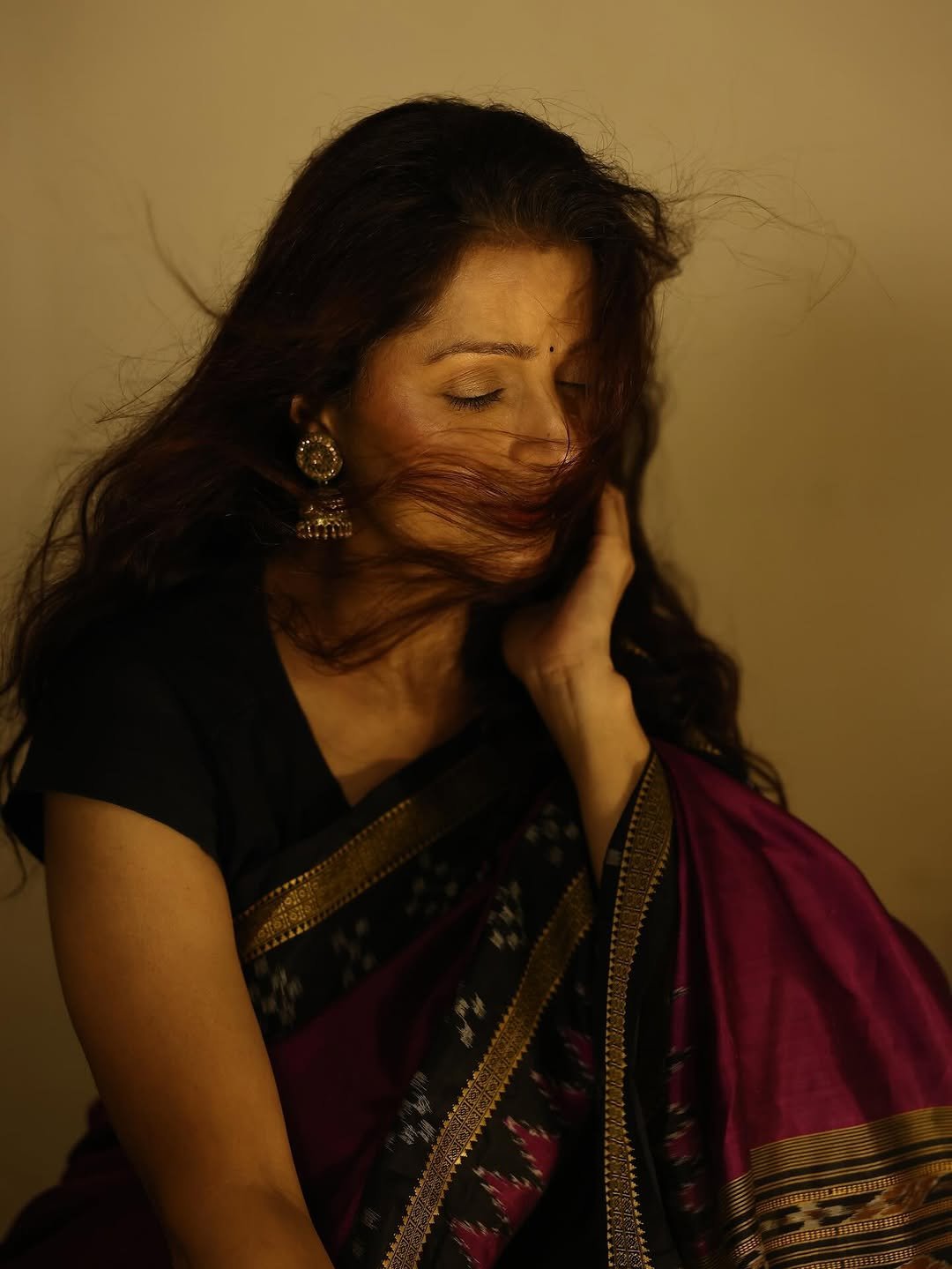 Bhumika Chawla’s Royal Maroon Saree Look Will Leave You Mesmerized (16)