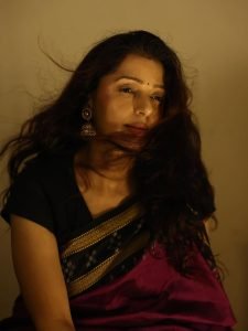 Traditional royal styling highlights Bhumika Chawla's cultural fashion expertise