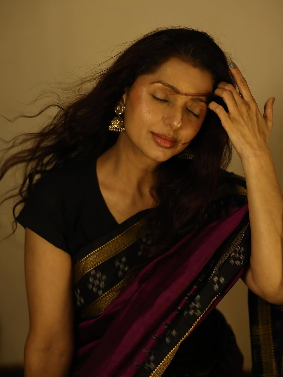 Bhumika Chawla’s Royal Maroon Saree Look Will Leave You Mesmerized (6)