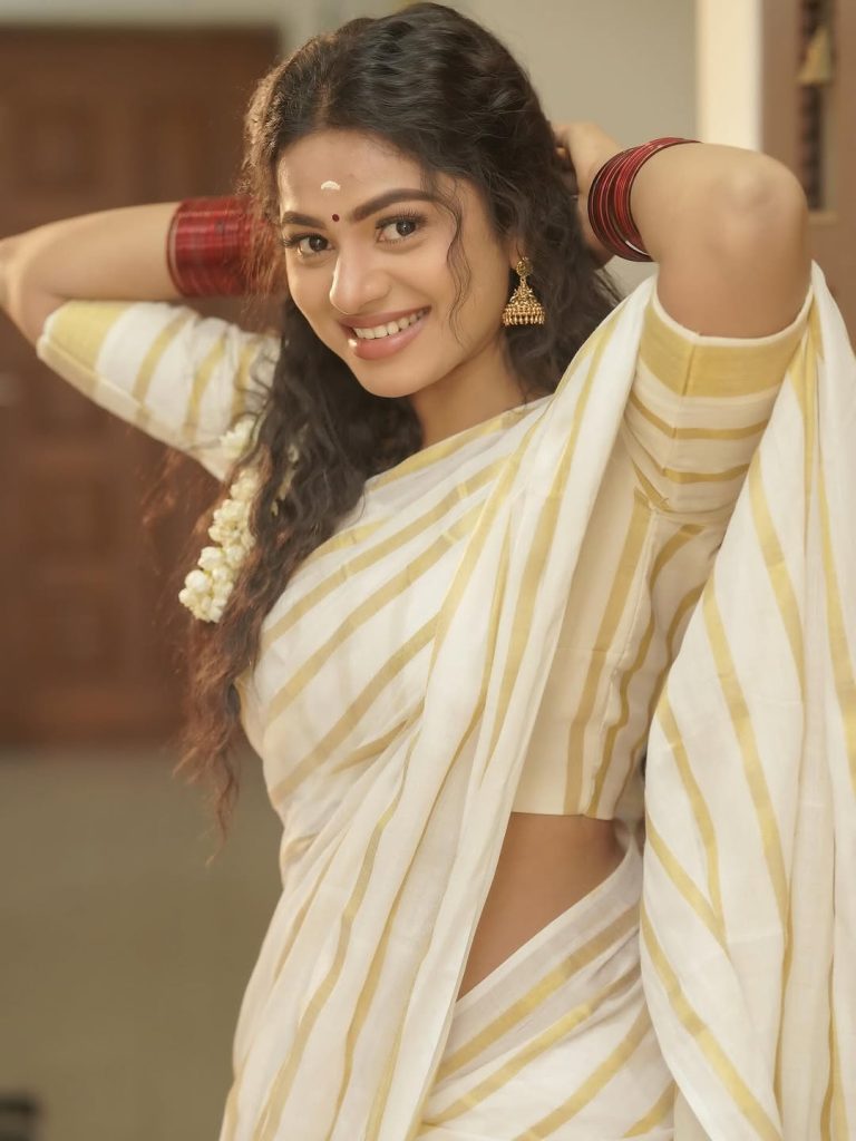 Delna Davis embodies cultural grace in pristine white saree ensemble