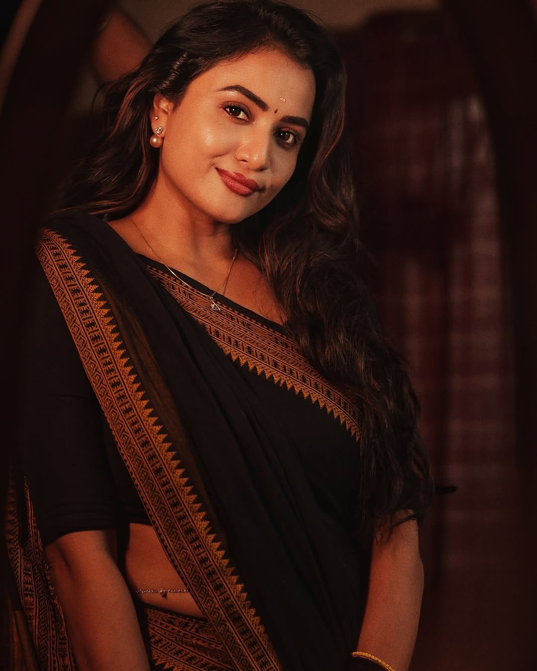 Janani Ashok Kumar in a black saree with yellow border outdoor gallery (11)