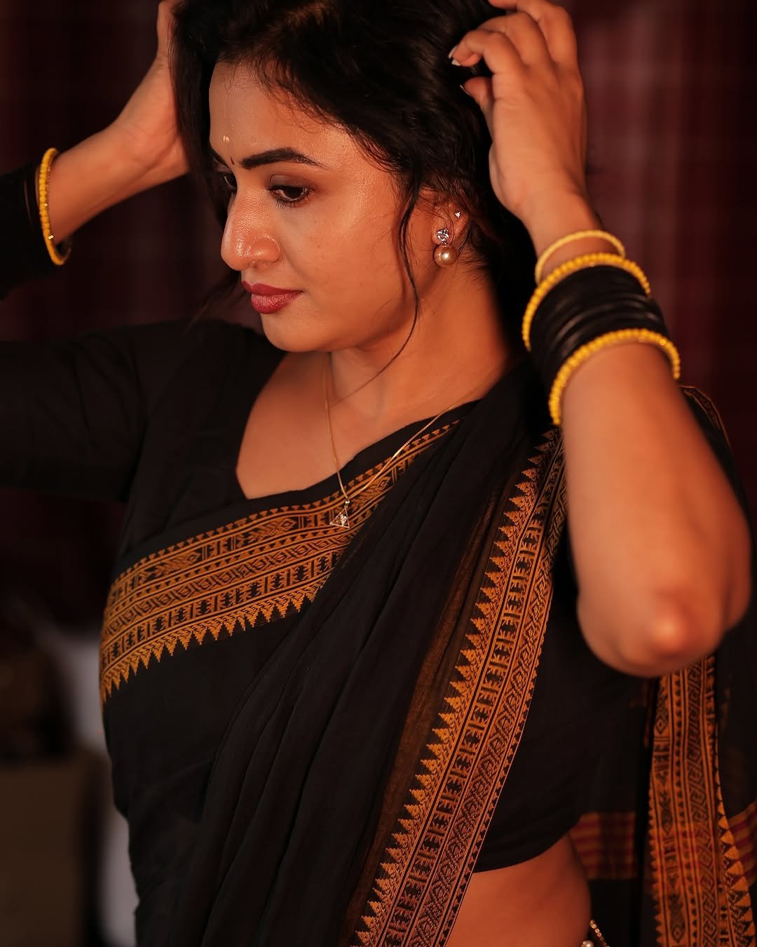 Janani Ashok Kumar in a black saree with yellow border outdoor gallery (17)
