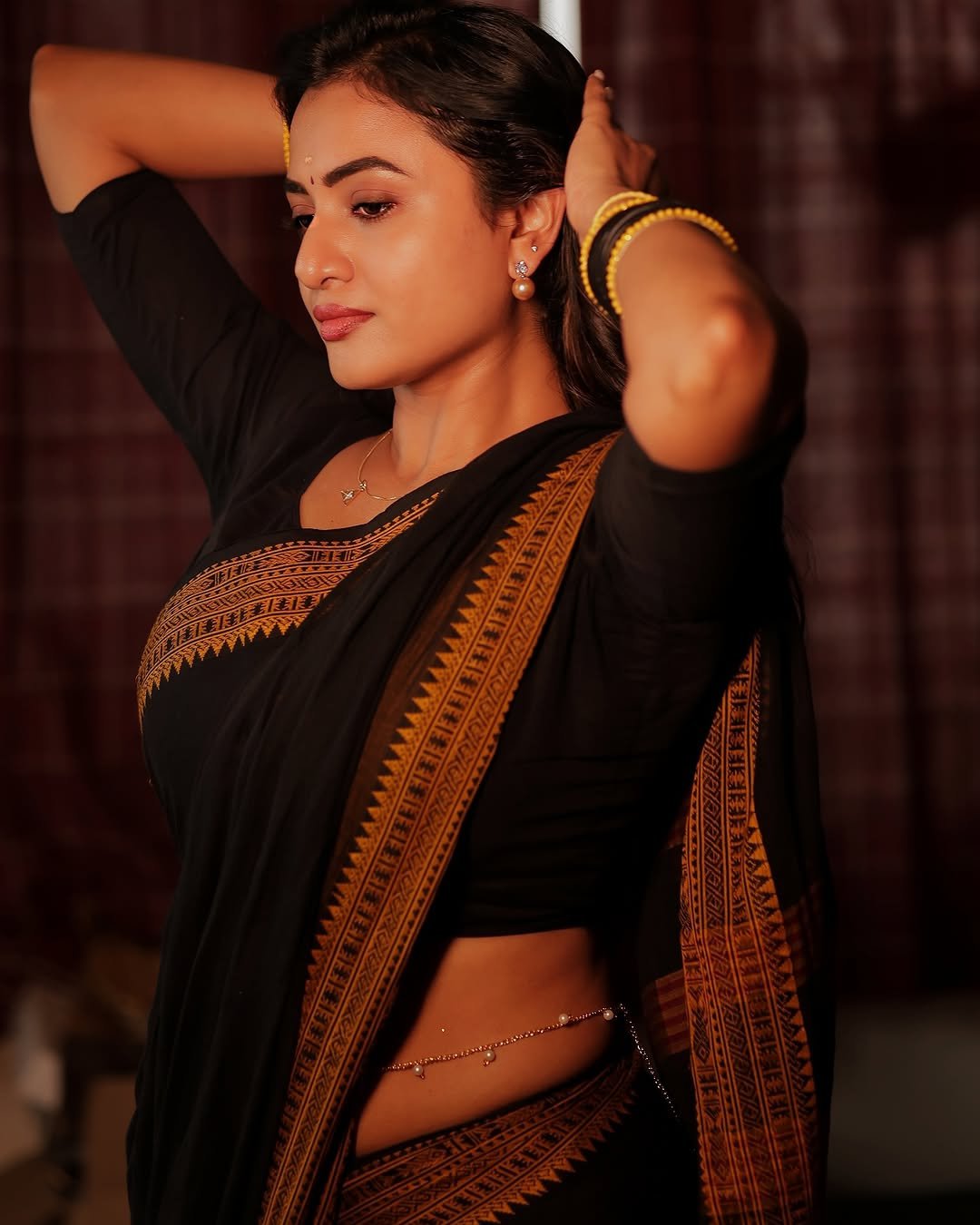 Janani Ashok Kumar in a black saree with yellow border outdoor gallery (18)